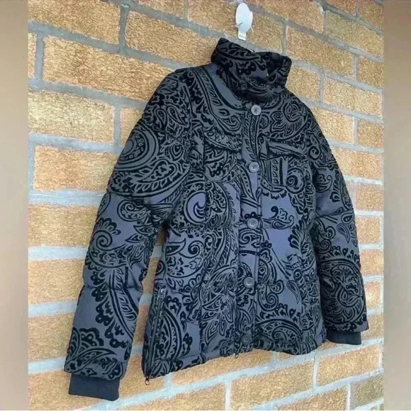 Desigual Medianoche Flocked Velvet
NWT,
Puffer Jacket size small - Picture 4 of 16